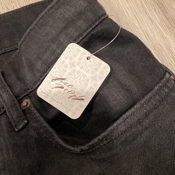 NWT We The Free Crvy Black Button Fly Jeans - Picture 3 of 4